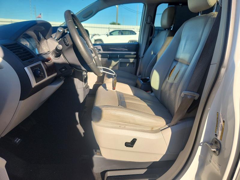 Снимка 7 от търг – 2010 CHRYSLER TOWN & COUNTRY с VIN 2A4RR8DX2AR375120
