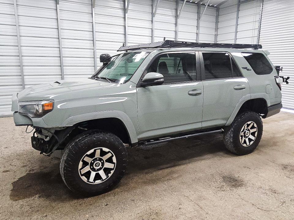 TOYOTA 4RUNNER 2022 с VIN JTERU5JR9N6067847 - Снимка от търг