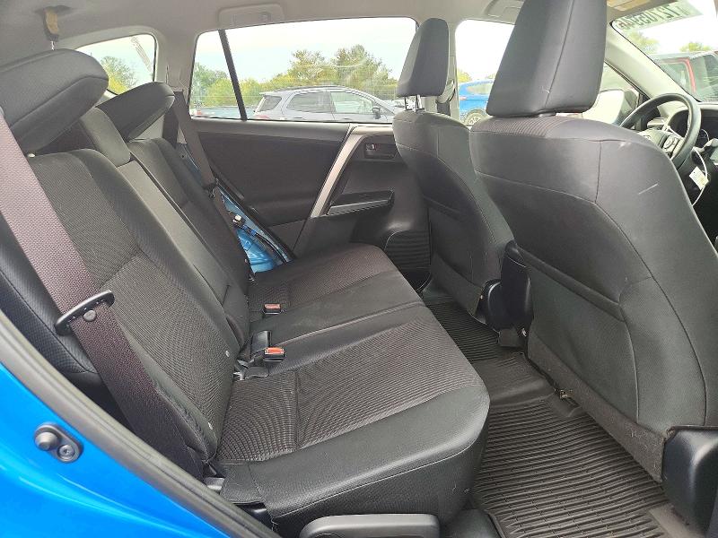 Снимка 11 от търг – 2018 TOYOTA RAV4 с VIN JTMBFREV2JJ183171