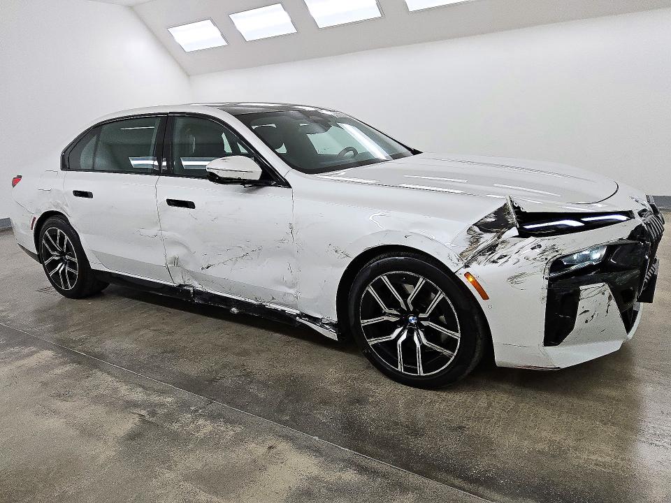 صورة رقم 4 من المزاد - 2025 BMW 740 مع VIN WBA33EH02SCU94141