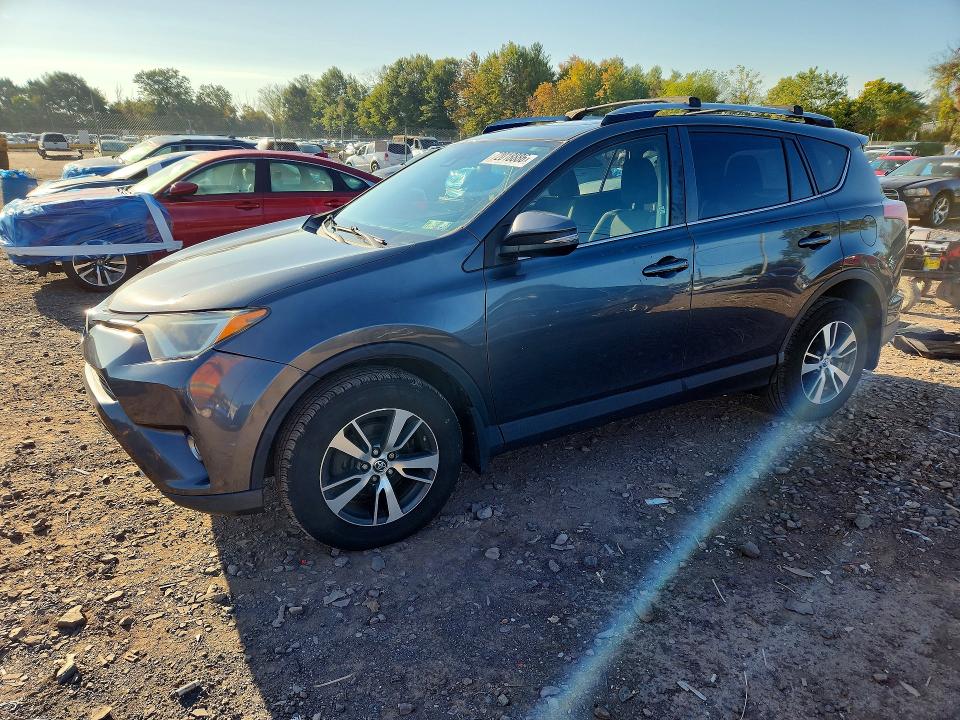 TOYOTA RAV4 2017 with VIN JTMRFREV2HD202860 - Photo from auction