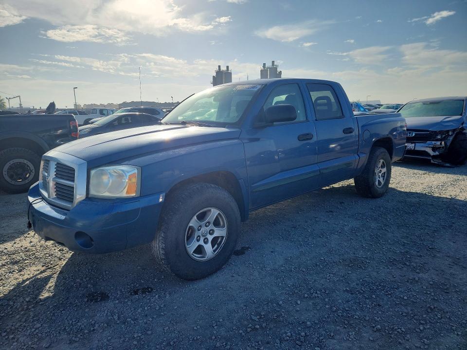 DODGE DAKOTA 2005 z numerem VIN 1D3HW48N25S149764 - Zdjęcie z aukcji