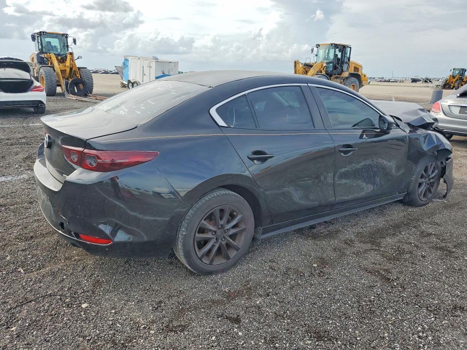Foto 3 de la subasta – 2021 MAZDA 3 con VIN JM1BPAAL8M1313154