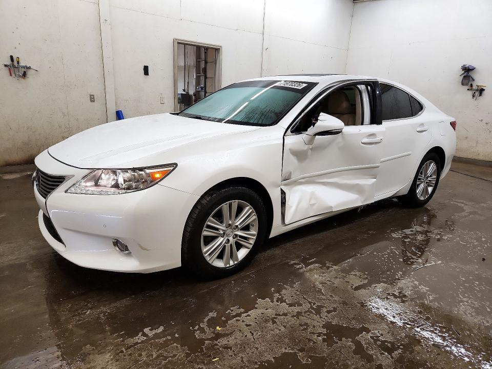 LEXUS ES 2015 مع رقم تعريف المركبة JTHBK1GG7F2158469 - صورة من المزاد