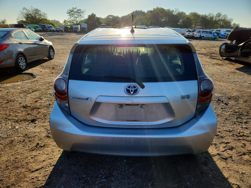 Zdjęcie 6 z aukcji – 2012 TOYOTA PRIUS C z VIN JTDKDTB34C1504989