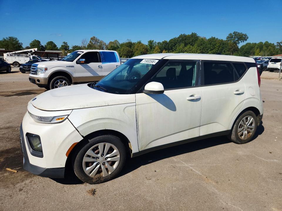 KIA SOUL 2020 with VIN KNDJ23AU2L7710305 - Photo from auction