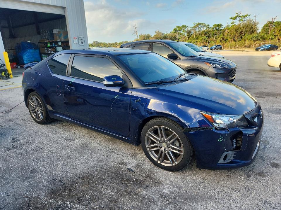 Снимка 4 от търг – 2012 SCION TC с VIN JTKJF5C70C3033553