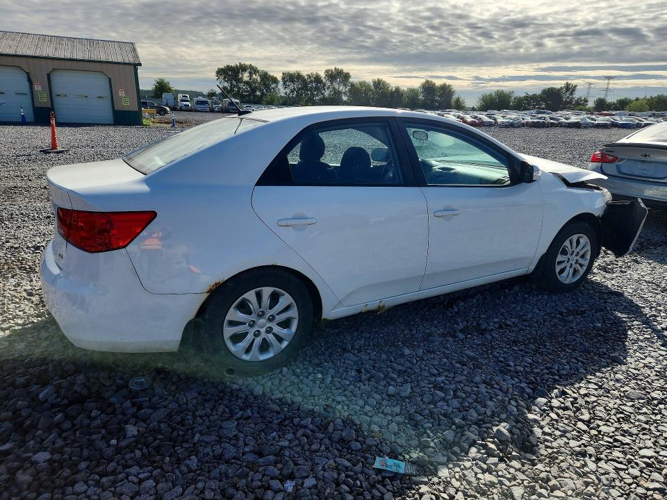 Photo 3 from auction – 2010 KIA FORTE with VIN KNAFU4A27A5129148