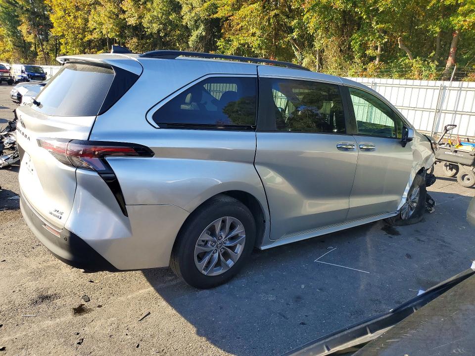 Снимка 3 от търг – 2024 TOYOTA SIENNA с VIN 5TDYRKEC4RS205418