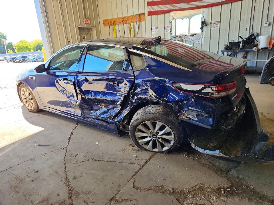 Photo 2 from auction – 2018 KIA OPTIMA with VIN 5XXGT4L38JG250203