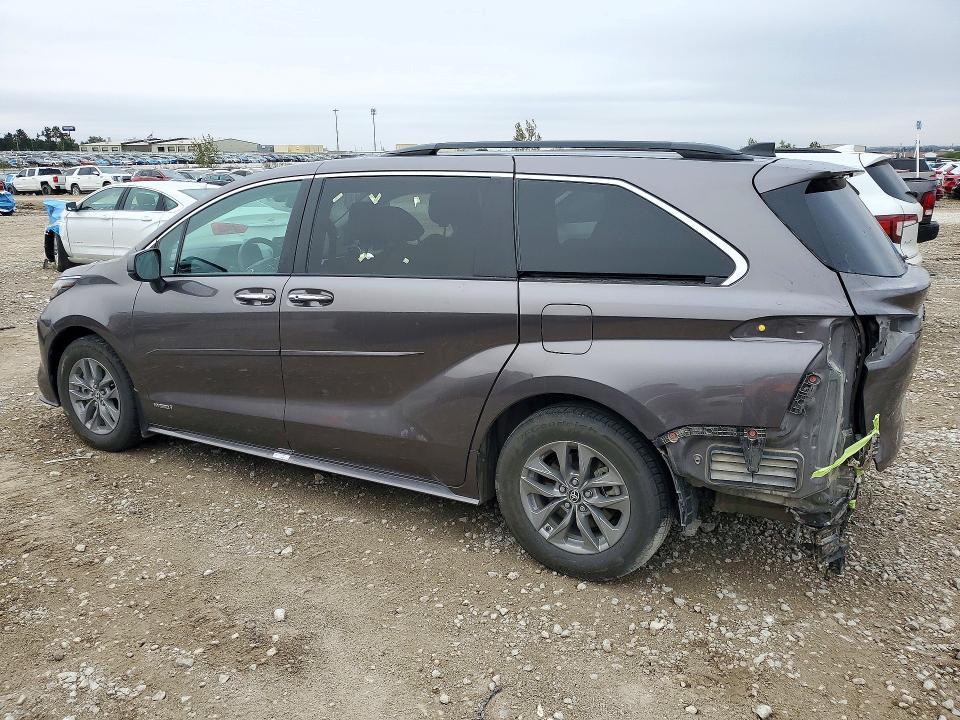 Photo 2 from auction – 2021 TOYOTA SIENNA with VIN 5TDJRKEC8MS037535