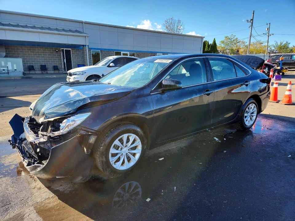 TOYOTA CAMRY 2015 с VIN 4T4BF1FK2FR512805 - Снимка от търг