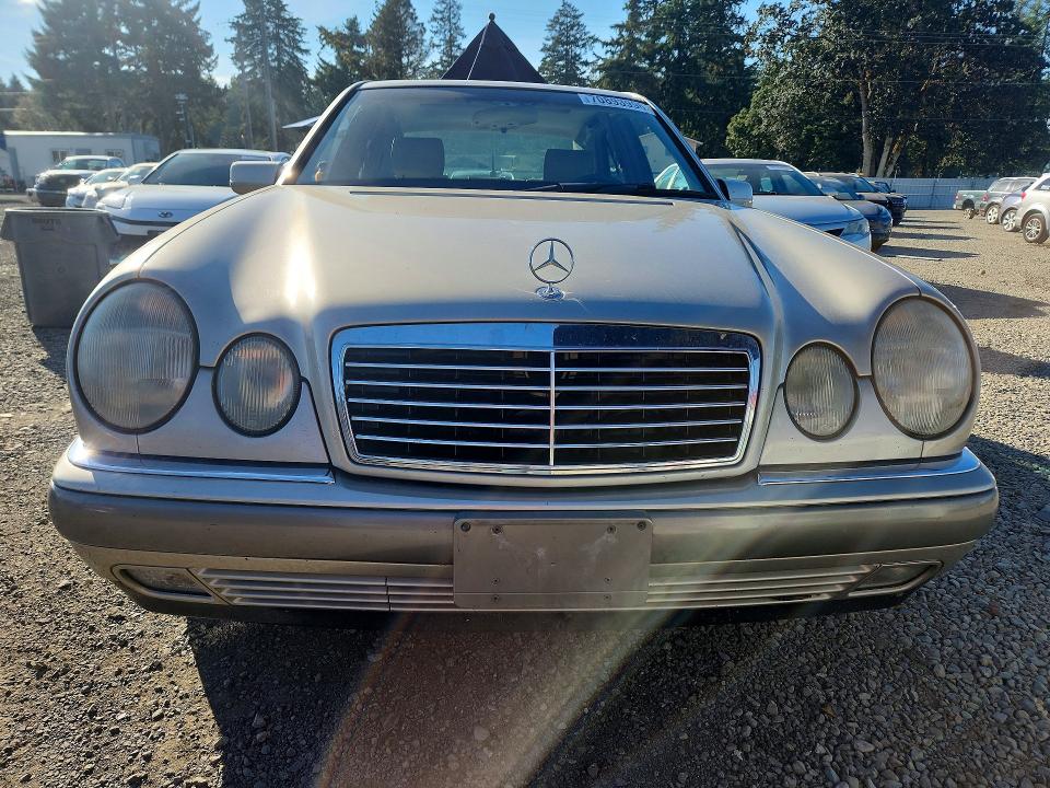 Photo 5 from auction – 1996 MERCEDES-BENZ E with VIN WDBJF55F0TJ023370