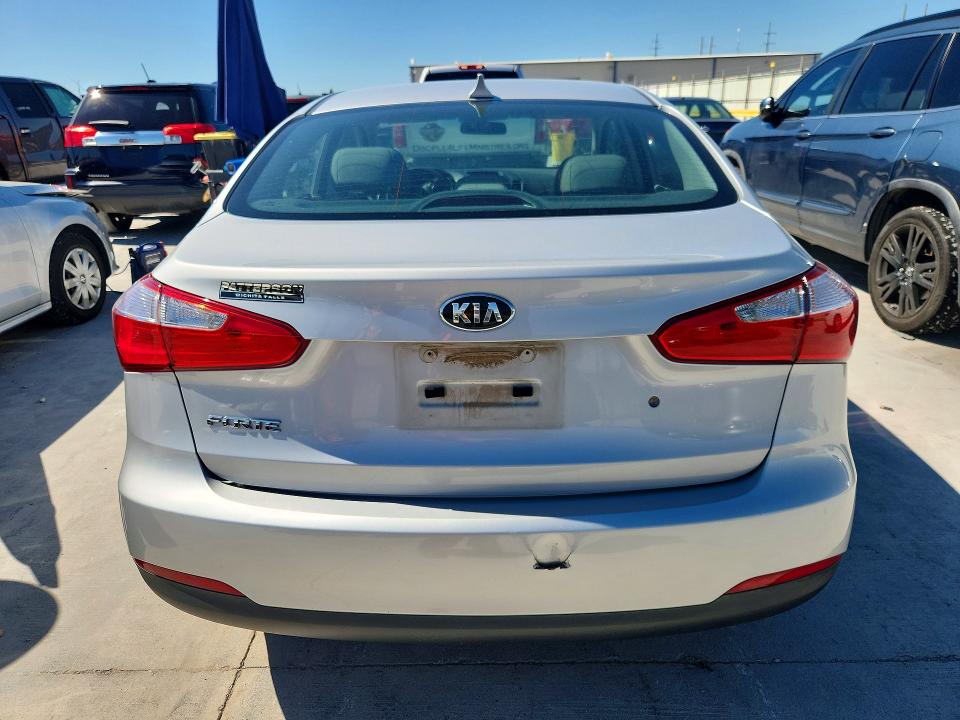 Снимка 6 от търг – 2015 KIA FORTE с VIN KNAFK4A60F5408036