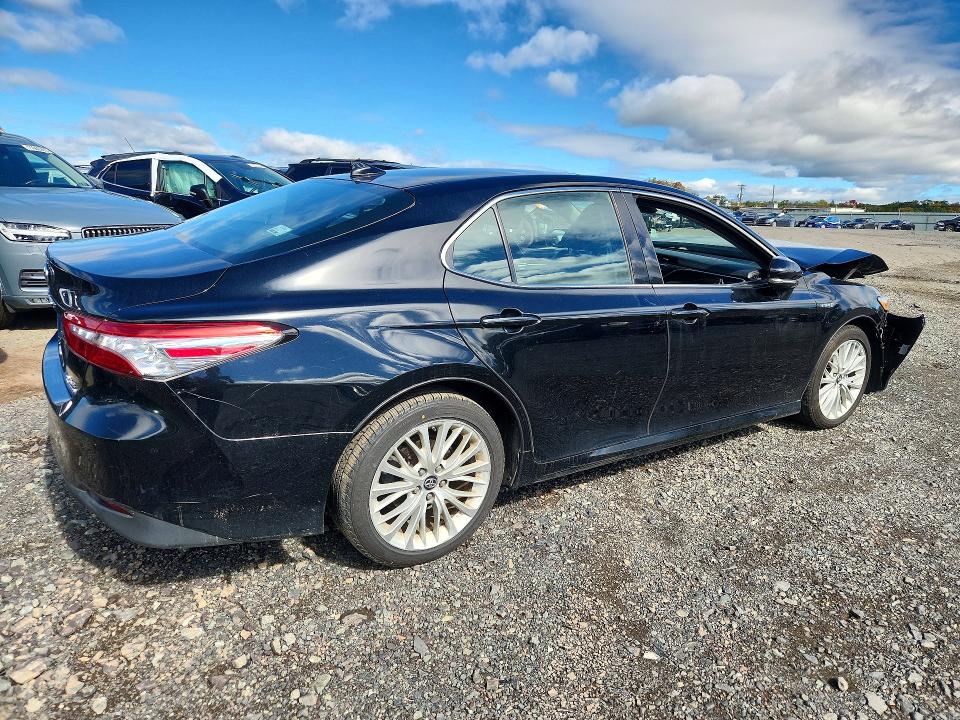 Снимка 3 от търг – 2018 TOYOTA CAMRY HYBRID с VIN 4T1B21HK4JU504670