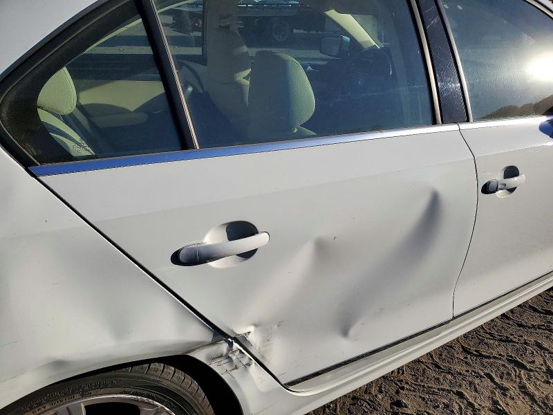 Снимка 10 от търг – 2017 VOLKSWAGEN JETTA с VIN 3VWL17AJ2HM314801