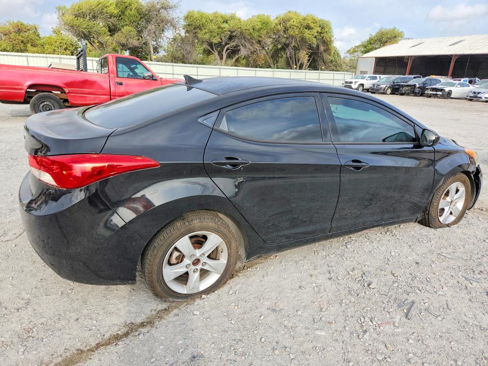 Снимка 3 от търг – 2013 HYUNDAI ELANTRA с VIN 5NPDH4AE2DH242776