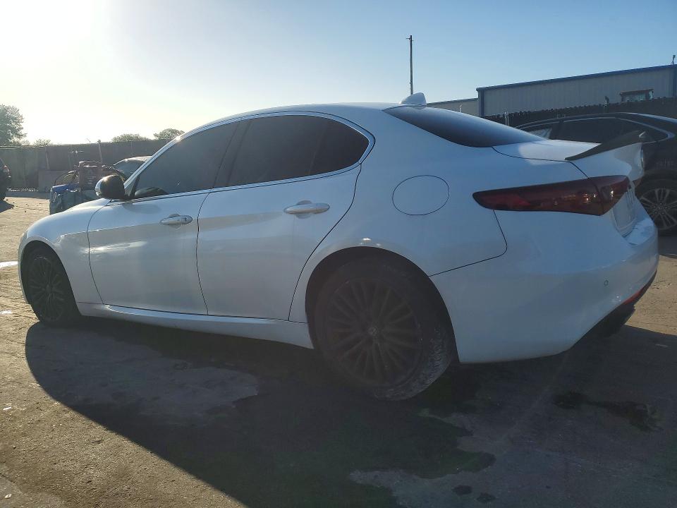 Photo 2 from auction – 2018 ALFA ROMEO GIULIA with VIN ZARFAEEN4J7571952