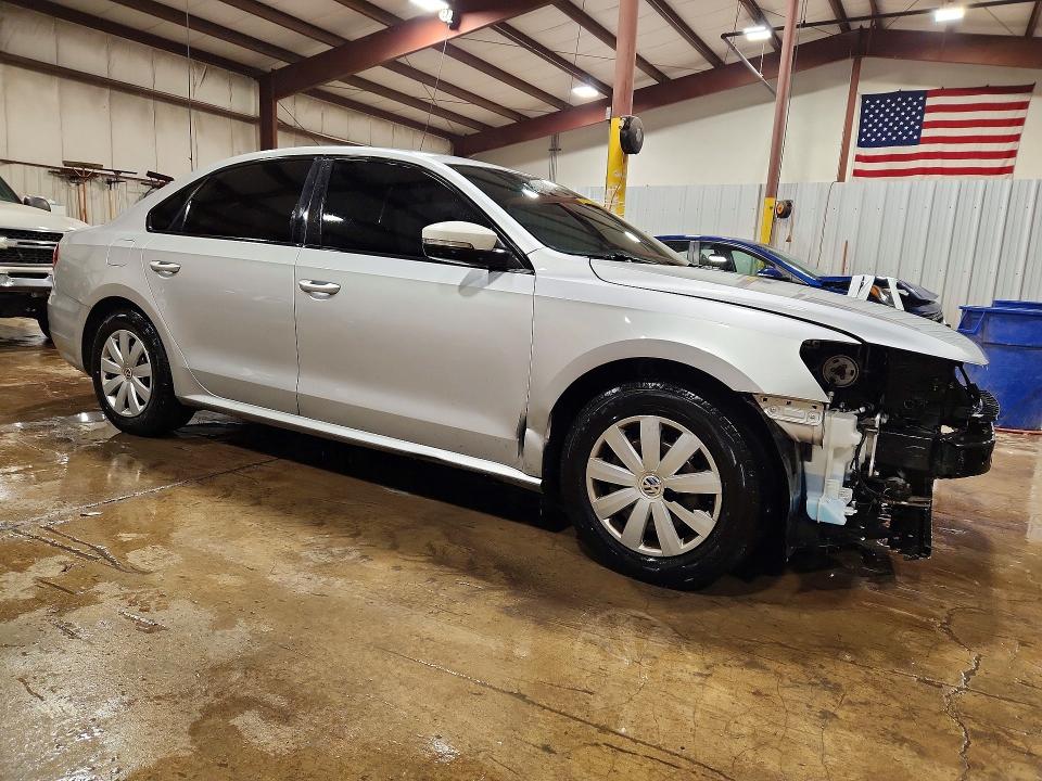 Снимка 4 от търг – 2013 VOLKSWAGEN PASSAT с VIN 1VWAP7A35DC148390