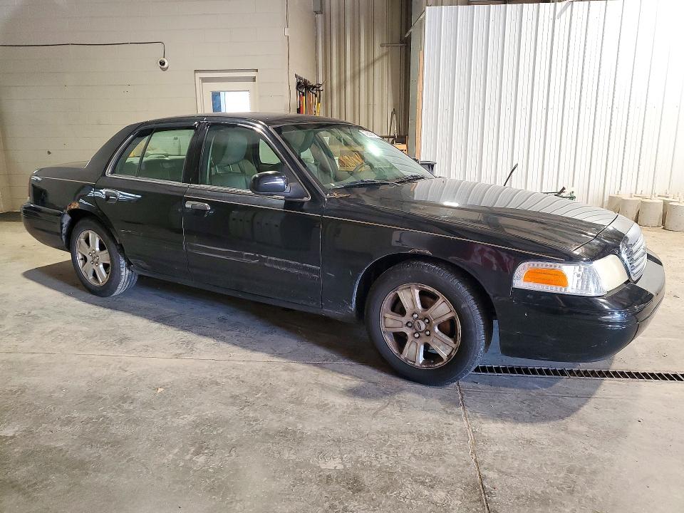 Photo 4 from auction – 2011 FORD CROWN VICTORIA with VIN 2FABP7EV7BX148691