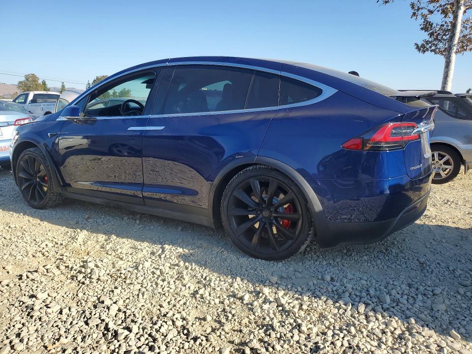Фото 2 с аукциона – 2018 TESLA MODEL X с VIN 5YJXCBE40JF116816
