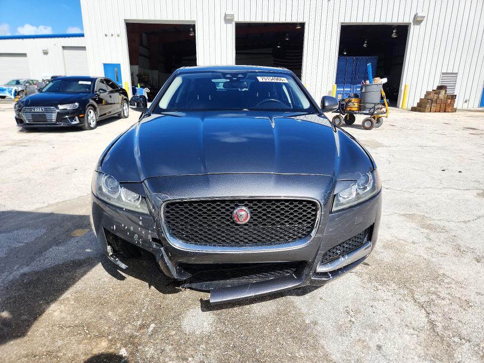 Снимка 5 от търг – 2017 JAGUAR XF с VIN SAJBD4BN8HCY43193