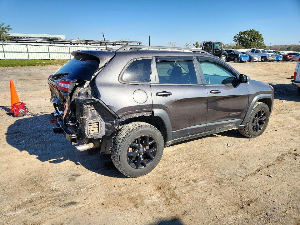 Photo 3 from auction – 2017 JEEP CHEROKEE with VIN 1C4PJMBS8HW618693