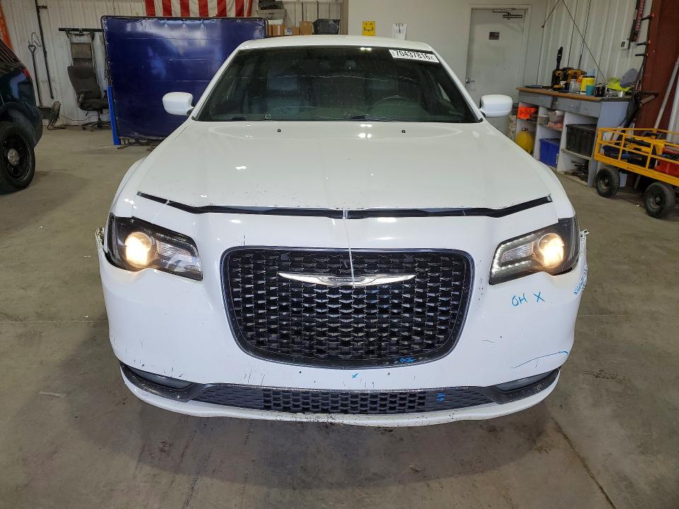 Снимка 5 от търг – 2016 CHRYSLER 300 с VIN 2C3CCAGG7GH191567