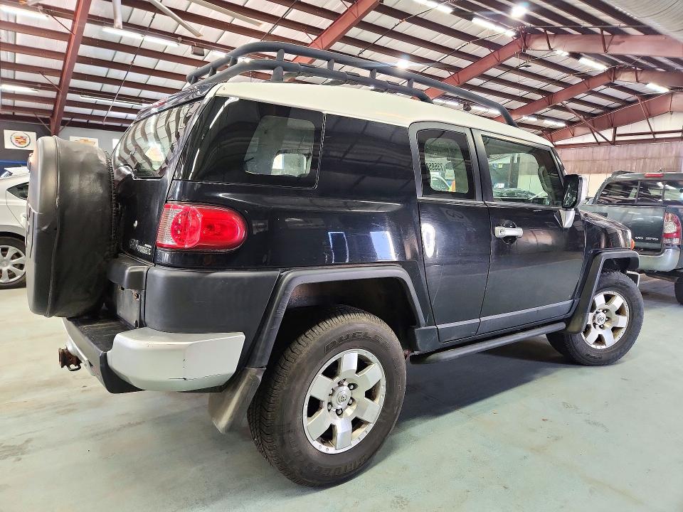 Снимка 3 от търг – 2009 TOYOTA FJ CRUISER с VIN JTEBU11F49K060897