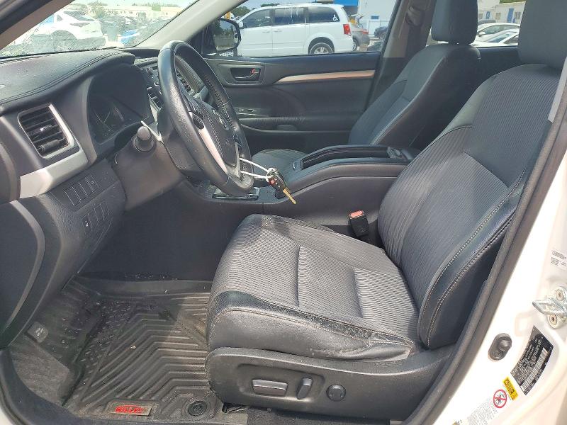 Photo 7 from auction – 2015 TOYOTA HIGHLANDER with VIN 5TDZKRFHXFS102303