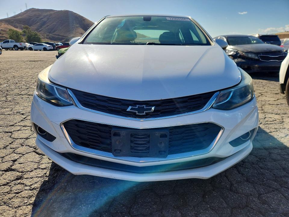 Снимка 5 от търг – 2017 CHEVROLET CRUZE с VIN 1G1BE5SMXH7250641
