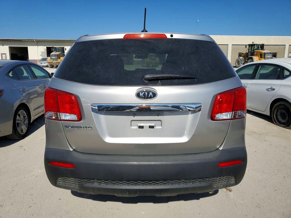 Photo 6 from auction – 2013 KIA SORENTO with VIN 5XYKTCA68DG337083