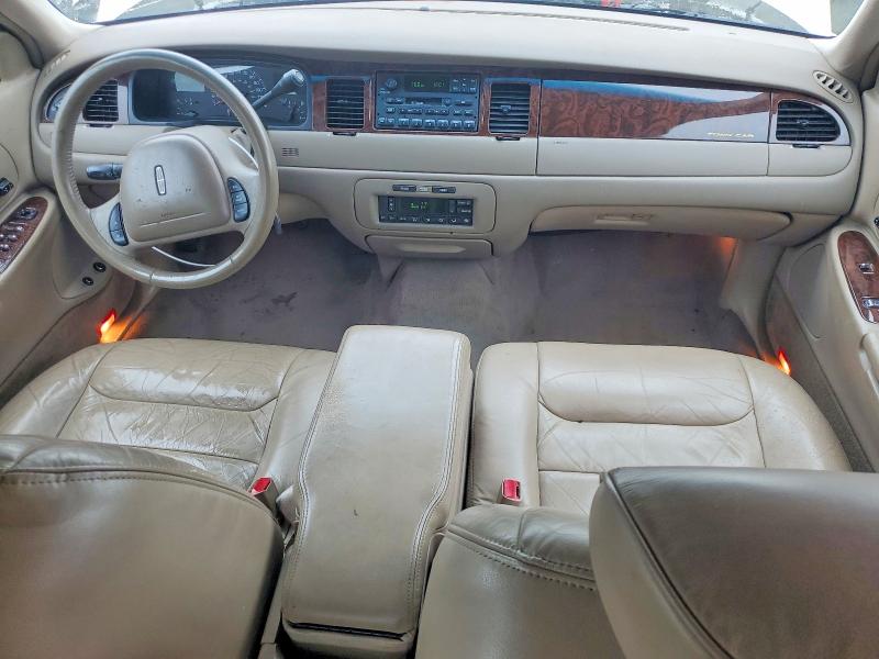 Photo 8 from auction – 2000 LINCOLN TOWN CAR with VIN 1LNHM81W9YY869911