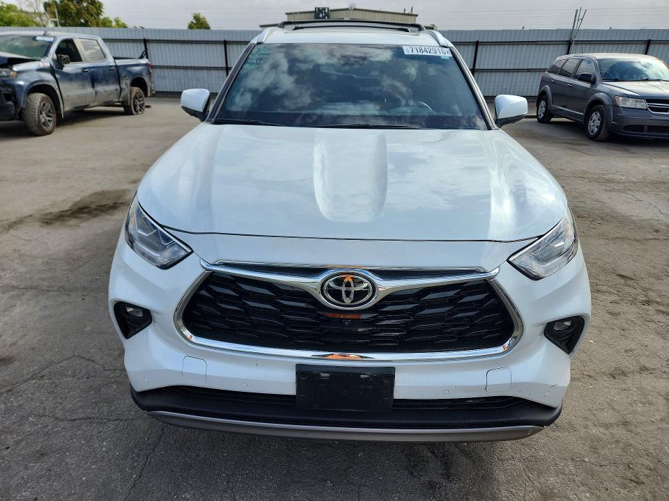 Photo 5 from auction – 2022 TOYOTA HIGHLANDER with VIN 5TDFZRAH5NS142275