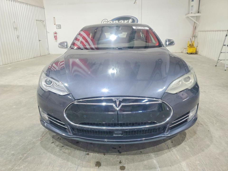 Photo 5 from auction – 2014 TESLA MODEL S with VIN 5YJSA1H11EFP64652