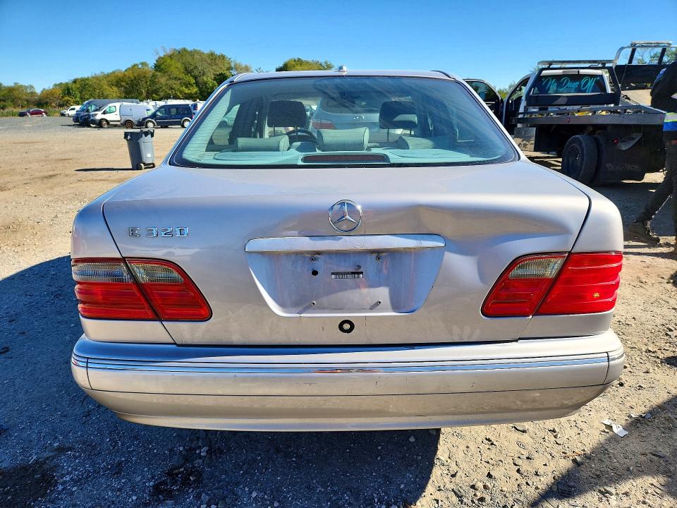Снимка 6 от търг – 2002 MERCEDES-BENZ E с VIN WDBJF65J92B480309