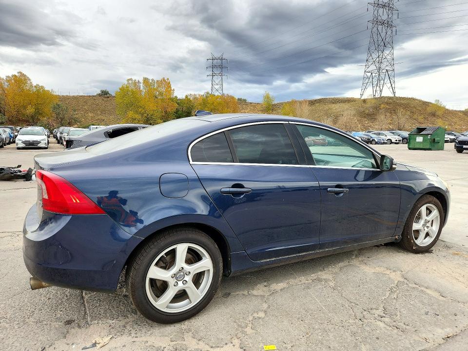 Foto 3 de la subasta – 2013 VOLVO S60 con VIN YV1612FS9D2176545