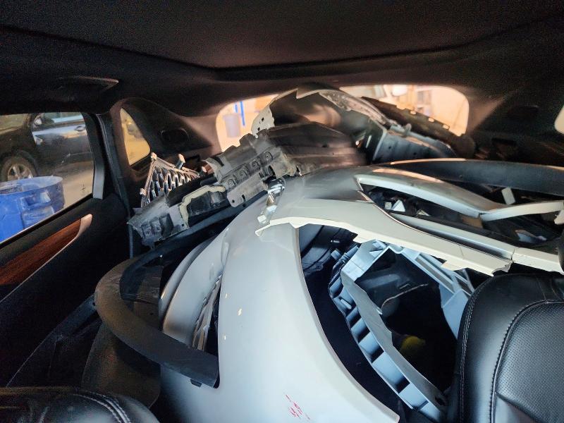 Снимка 10 от търг – 2019 LINCOLN MKC с VIN 5LMCJ3D9XKUL51040