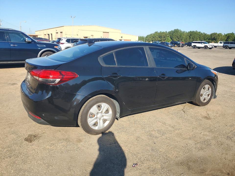 Фото 3 с аукциона – 2017 KIA FORTE с VIN 3KPFK4A74HE098170