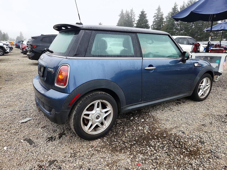 Foto 3 de la subasta – 2010 MINI COOPER con VIN WMWMF7C51ATZ70503