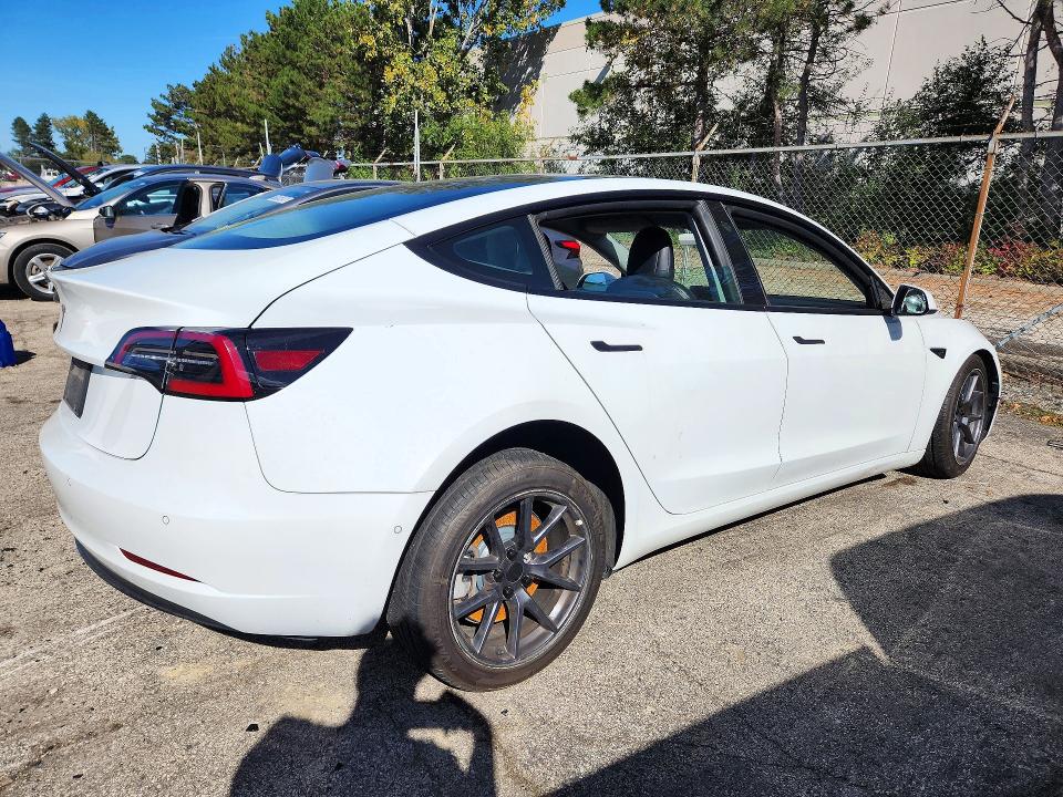 Снимка 3 от търг – 2022 TESLA MODEL 3 с VIN 5YJ3E1EA9NF369132