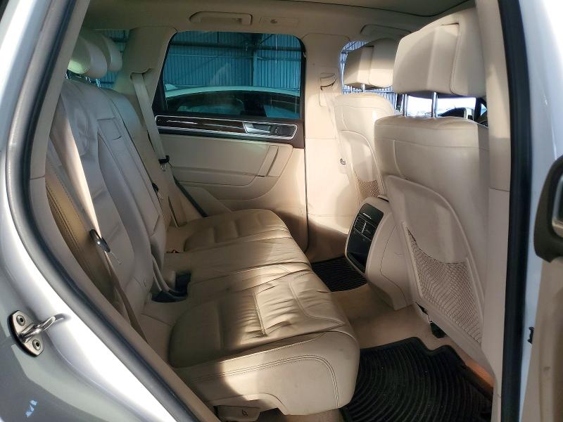 Снимка 11 от търг – 2015 VOLKSWAGEN TOUAREG с VIN WVGEF9BP4FD006044