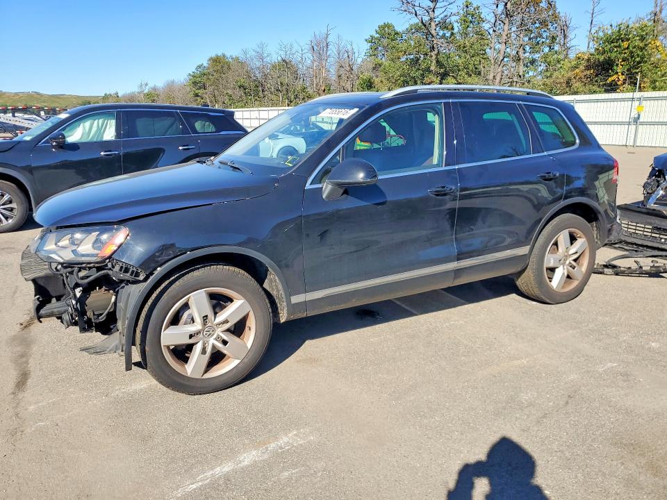 Снимка 1 от търг – 2013 VOLKSWAGEN TOUAREG с VIN WVGEF9BP9DD006571