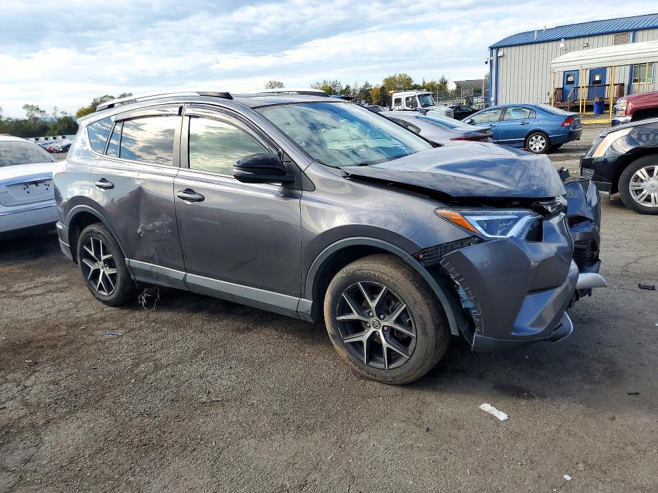 Снимка 4 от търг – 2016 TOYOTA RAV4 с VIN JTMJFREV8GJ071866