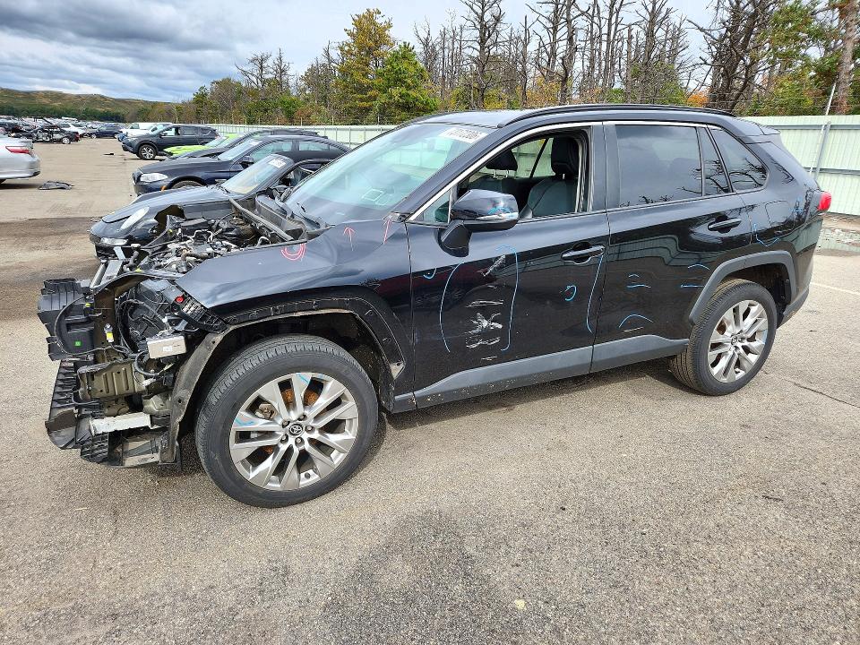 TOYOTA RAV4 2021 с VIN 2T3A1RFV3MW164496 - Снимка от търг
