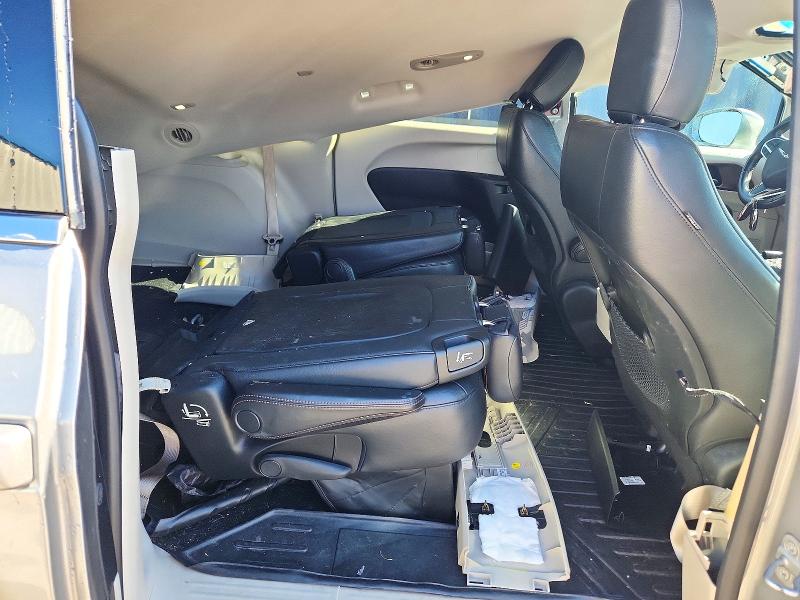 Photo 11 from auction – 2017 CHRYSLER PACIFICA with VIN 2C4RC1BG0HR526578