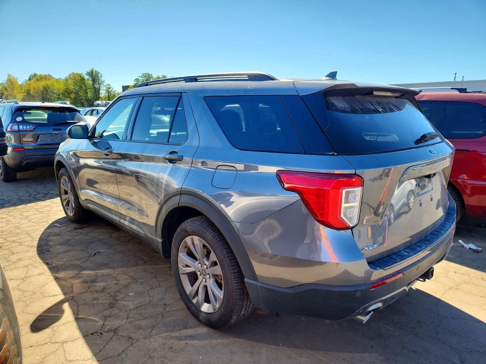 Снимка 2 от търг – 2022 FORD EXPLORER с VIN 1FMSK8DH4NGC14422