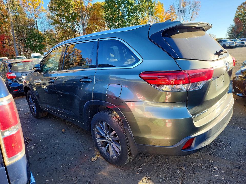 Photo 2 from auction – 2018 TOYOTA HIGHLANDER with VIN 5TDJZRFH3JS869721