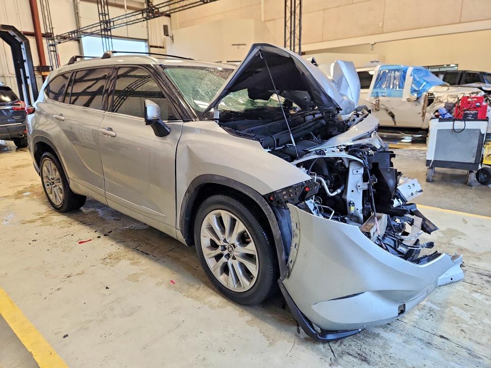 Photo 4 from auction – 2020 TOYOTA HIGHLANDER with VIN 5TDYZRAHXLS021814