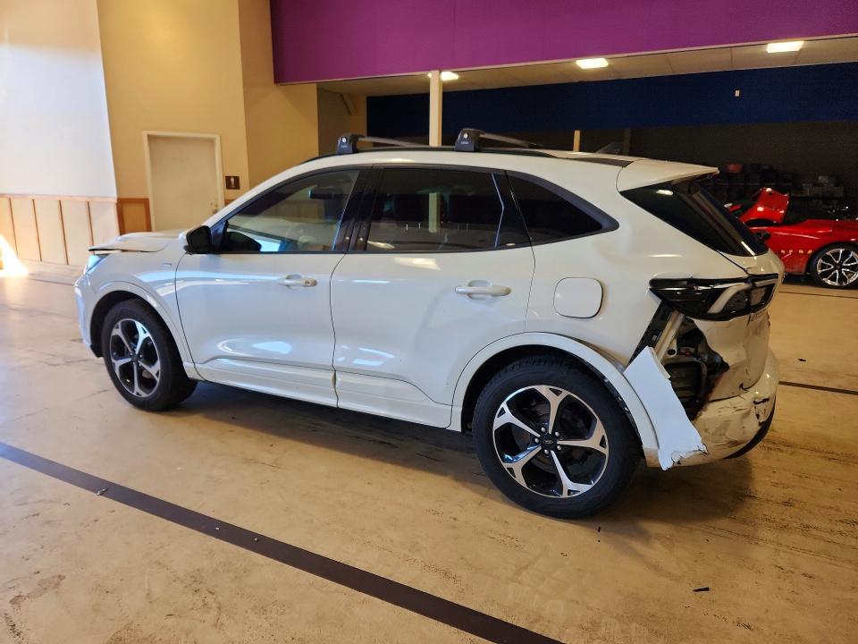 Photo 2 from auction – 2023 FORD ESCAPE with VIN 1FMCU9PA1PUA03458
